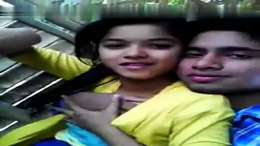 Sexhdsss - Mumbai Teen Girl Gets Her Small Boobs Squeezed Outdoors indian amateur sex