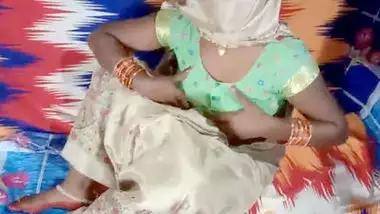 Porn Hindi Video Jangal 3gpking - Indian Aunty Pee Village Jungle wild indian tube at Indiansexbar.mobi